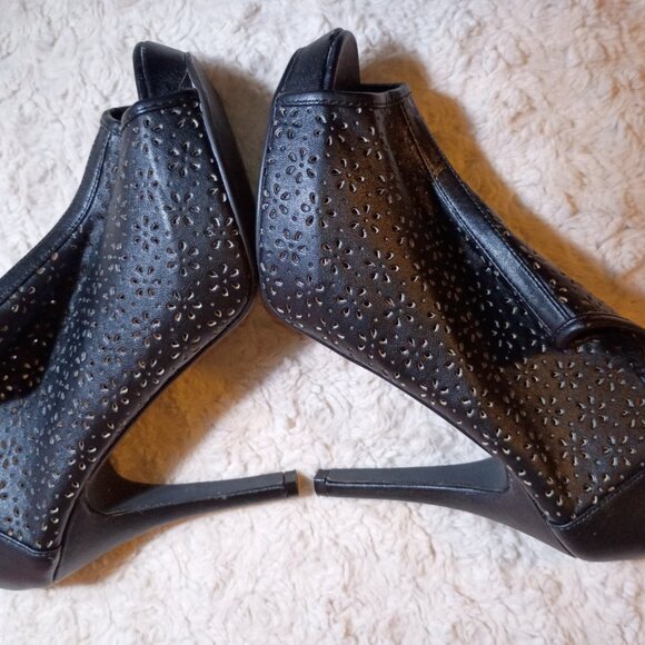 Women's Black Platform Peep Toe Heeled Boot Size L 8/9 - Picture 2 of 6